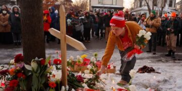 Former ICE director says ‘wartime recruitment’ tactics like influencer campaigns and $50,000 bonuses could attract the wrong kind of agents