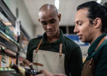 Verizon chief talent officer says Gen Z grads shouldn’t snub retail or hospitality jobs in the current economy: ‘Just start somewhere’