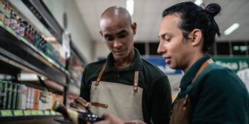 Verizon chief talent officer says Gen Z grads shouldn’t snub retail or hospitality jobs in the current economy: ‘Just start somewhere’