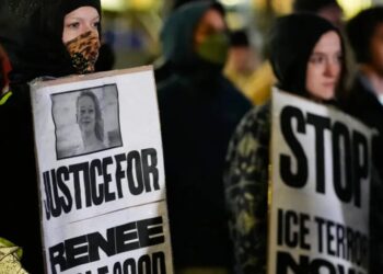 ‘That’s a dangerous decision to make’: policing experts baffled by ICE officer stepping in front of moving SUV before opening fire