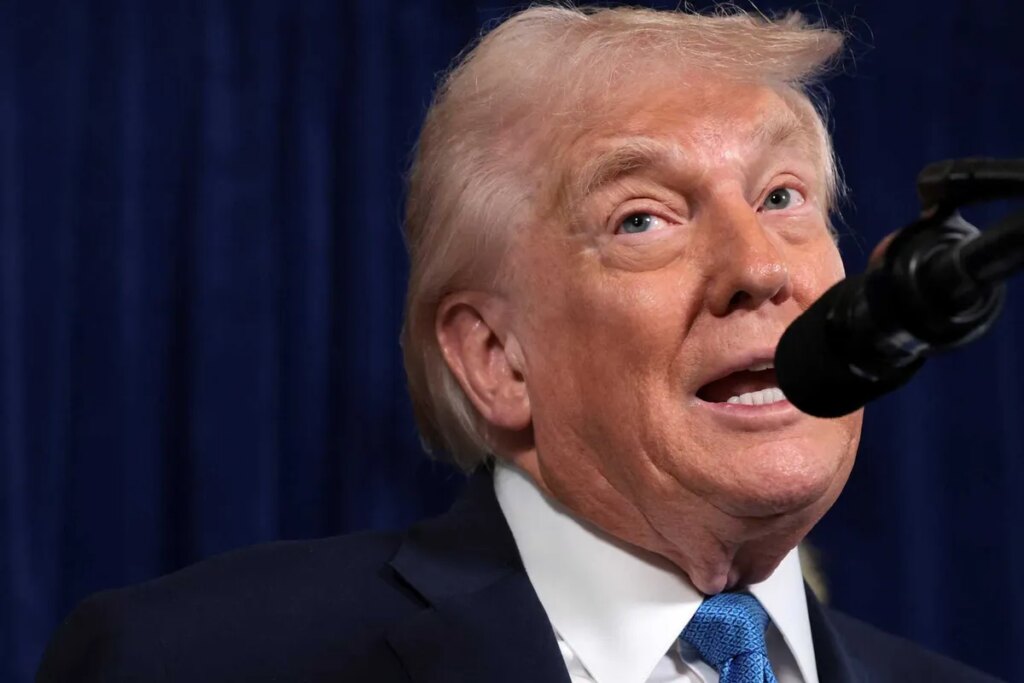 Trump accused of tipping off allies in ‘unprecedented’ move: ‘Someone made a lot of money’