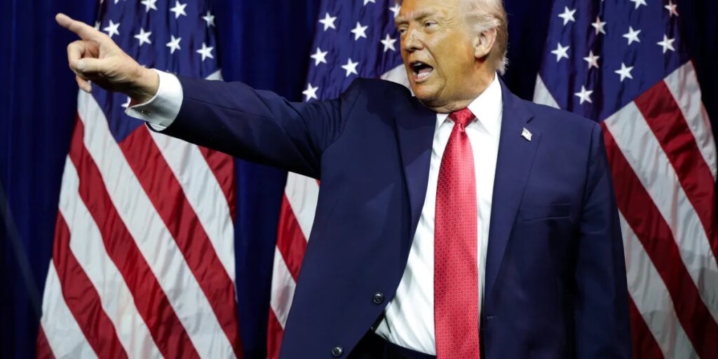 Trump calls for one-year cap on credit card rates at 10%