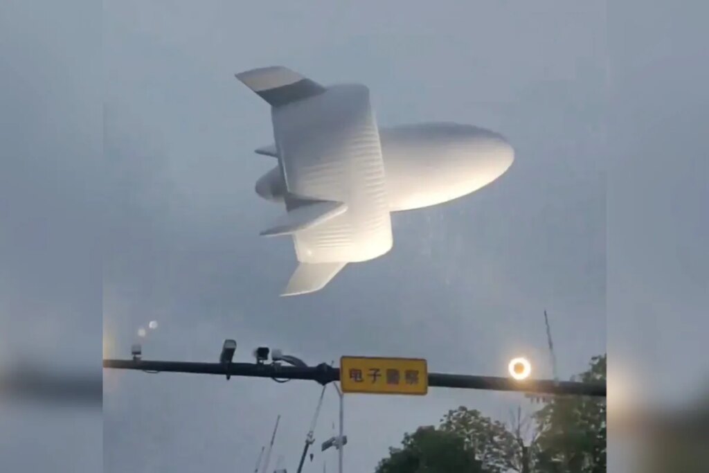 Behold This Massive Airborne Wind Turbine Hovering Over China