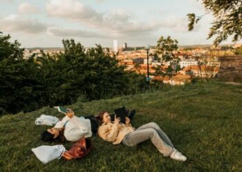 The Benefits of Reading Two Books at Once