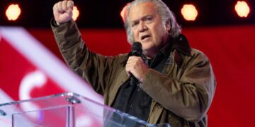 Insiders say Steve Bannon to challenge JD Vance in 2028 presidential bid: report