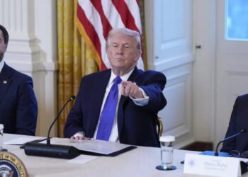 Trump order says Venezuelan oil revenue is being held by the U.S. for ‘governmental and diplomatic purposes’ and not subject to private claims