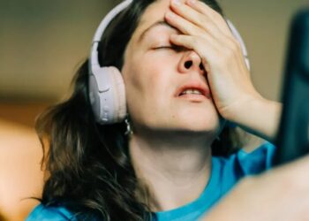 1 in 3 college grads admit their degrees weren’t financially worth it—now they can’t save for retirement because they’re drowning in debt