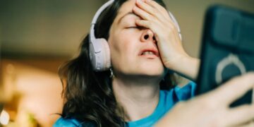 1 in 3 college grads admit their degrees weren’t financially worth it—now they can’t save for retirement because they’re drowning in debt