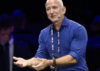 Jeff Bezos tells Gen Z entrepreneurs to gain work experience before launching new companies: ‘I started Amazon when I was 30’