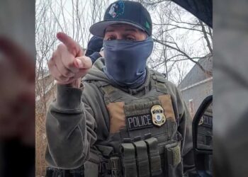 ICE agents in Minneapolis threaten man with violence, reference Renee Good killing