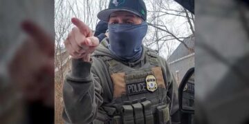 ICE agents in Minneapolis threaten man with violence, reference Renee Good killing