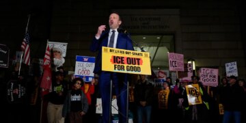 Democrats Try to Harness ‘Abolish ICE’ Movement’s Energy, But Not Its Goal