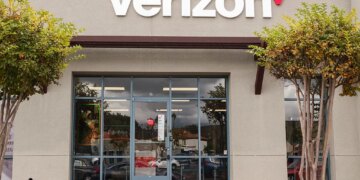What to Know About the Verizon Outage Impacting Tens of Thousands of Users