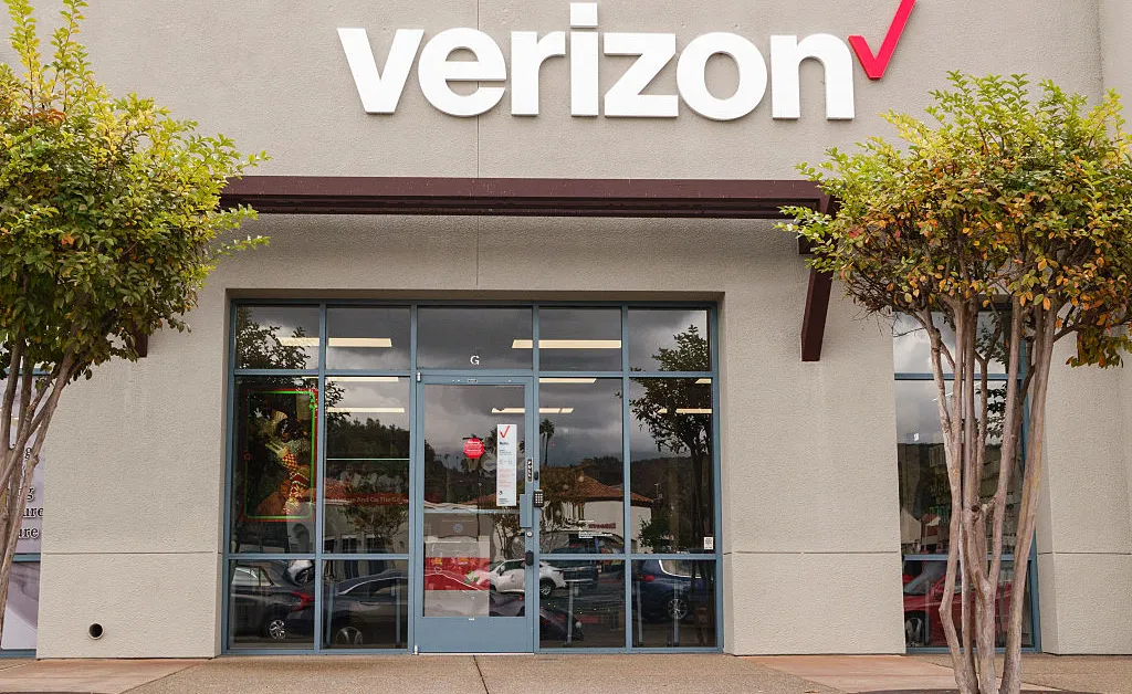 What to Know About the Verizon Outage Impacting Tens of Thousands of Users