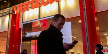 Verizon offers $20 account credits for 1.5 million customers outraged by mysterious 10-hour-long service outage. Here’s how to get the credit