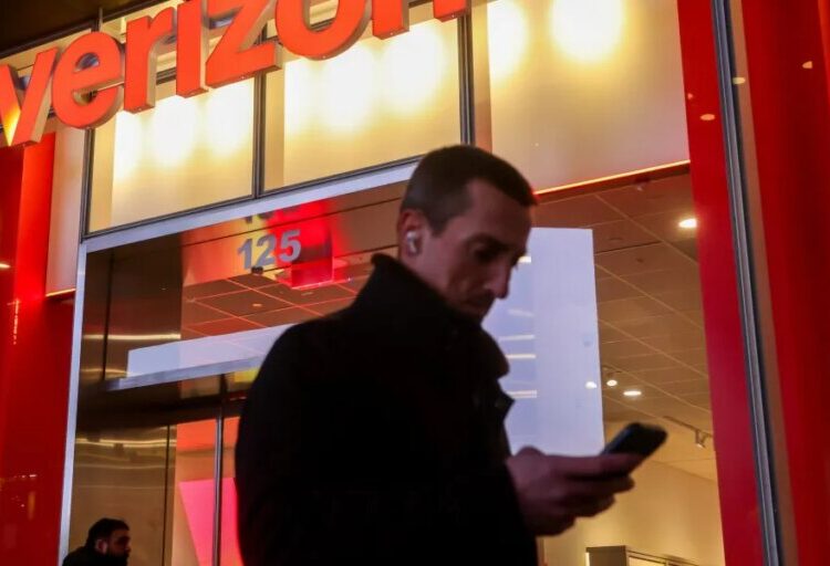 Verizon offers $20 account credits for 1.5 million customers outraged by mysterious 10-hour-long service outage. Here’s how to get the credit