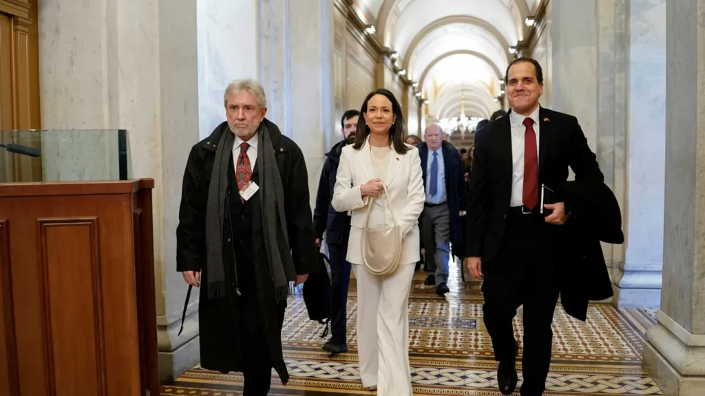 ‘Absolutely astounding’: Foreign leader stuns with gift to Trump