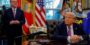 Trump signals Hassett may stay at White House, reshaping Fed chair race