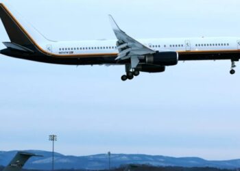 FAA urges pilots to exercise caution over eastern Pacific, citing ‘military activities’ and possible satellite navigation interference