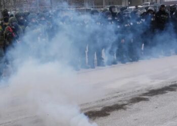 Judge rules feds in Minneapolis immigration raids can’t detain or tear gas peaceful protesters, including observers and people in cars