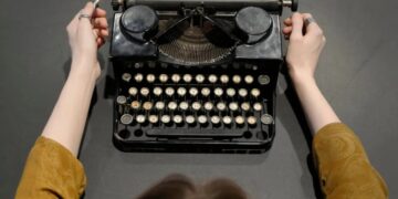 Meet a 28-year-old Canadian woman who turned her pen-pal side hustle into a subscription side hustle with over 1,000 members