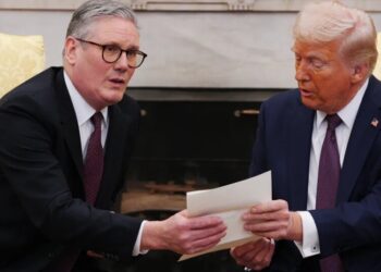 Starmer Breaks With Trump Over ‘Completely Wrong’ Greenland Tariff Threats and Urges Avoiding a Trade War