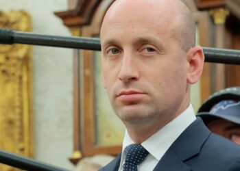 Stephen Miller Orders Cops to ‘Surrender’ to Feds in MAGA Fever Dream