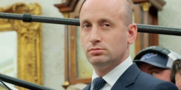 Stephen Miller Orders Cops to ‘Surrender’ to Feds in MAGA Fever Dream