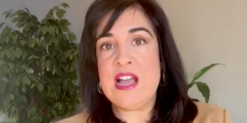 CNN host mocks GOP guest’s gushing over Trump’s past year — then extracts admission