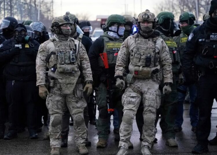 Trump aides ‘quietly whispering in his ear’ as dream scenario seen in MN chaos: analysts