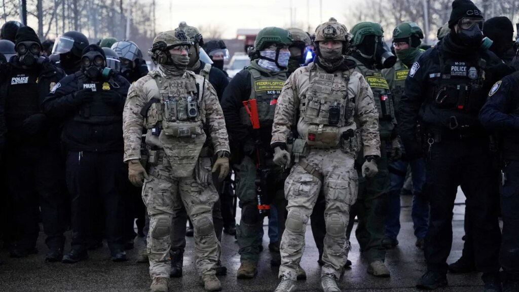 Trump aides ‘quietly whispering in his ear’ as dream scenario seen in MN chaos: analysts