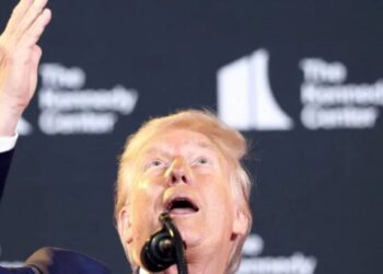 Trump shocks with proposal to make himself ‘king of the world’