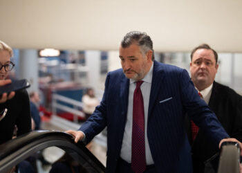 Internet defrosts jokes as Cruz is seen departing Texas ahead of winter storm