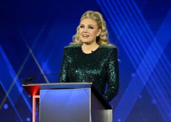 Erika Kirk eviscerates Washington Post for critiques on her wardrobe, tells paper to ‘go touch grass’