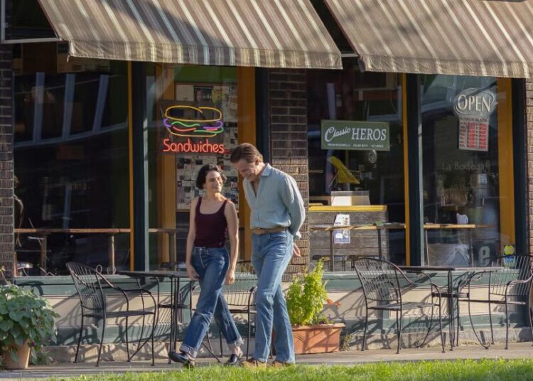 ‘Carousel’ Review: Chris Pine and Jenny Slate Are Pitch-Perfect in Whimsical Love Story
