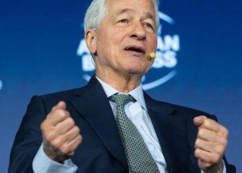 Jamie Dimon warns that the $38 trillion national debt is ‘not sustainable’ and it’s one of two ‘tectonic plates’ that may crash in the near future