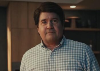 Food Network star looks unrecognizable in wild 58th birthday post