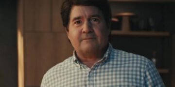 Food Network star looks unrecognizable in wild 58th birthday post