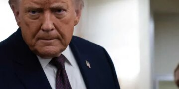 Democrats laugh as Trump hits campaign trail early amid sinking poll numbers