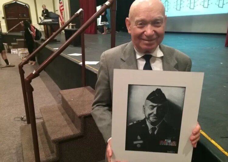 Critics slam Mayor Mamdani for using Holocaust survivor for ‘photo op’