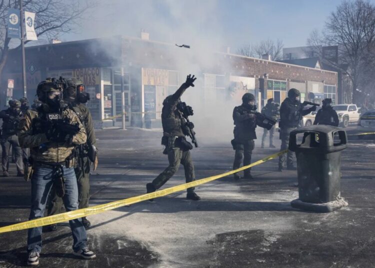 Police chief defies ICE as agents try to block local cops from latest Minneapolis shooting