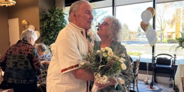 Man with dementia forgot he’s been married 39 years. He proposed again.