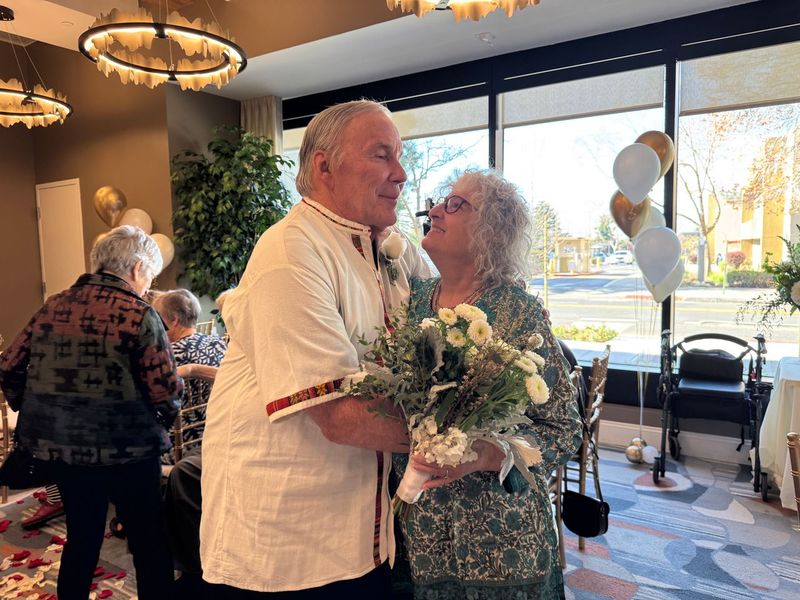 Man with dementia forgot he’s been married 39 years. He proposed again.