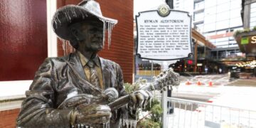 Photos: Snow and Ice Blanket the U.S.