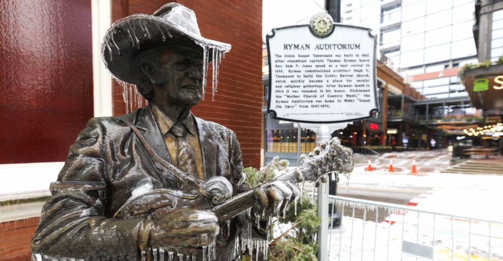 Photos: Snow and Ice Blanket the U.S.