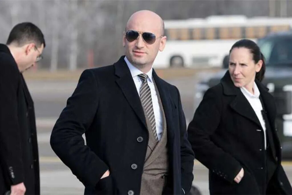 Stephen Miller iced out of Trump meeting on future of DHS: MS NOW host