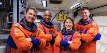 Moon Astronauts Enter Quarantine for Launch
