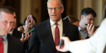 Senate Leaders Tiptoe Toward Partial Government Shutdown Over ICE Backlash