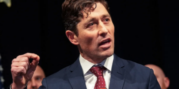 ‘Playing with fire!’ Trump hurls all-caps threat at Minneapolis mayor for resisting demand