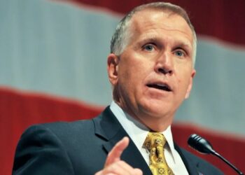 GOP senator fires back at Trump’s insult — and turns attack around on Cabinet members